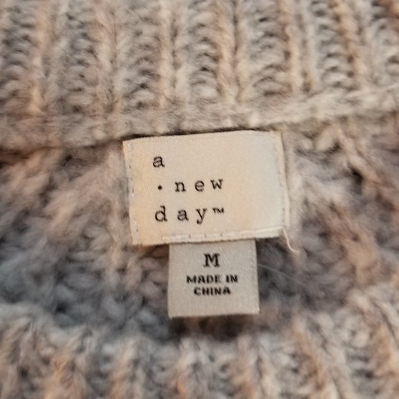 A NEW DAY - EUC Light Grey Crewneck Pullover Sweater, Sz M - Picture 5 of 6